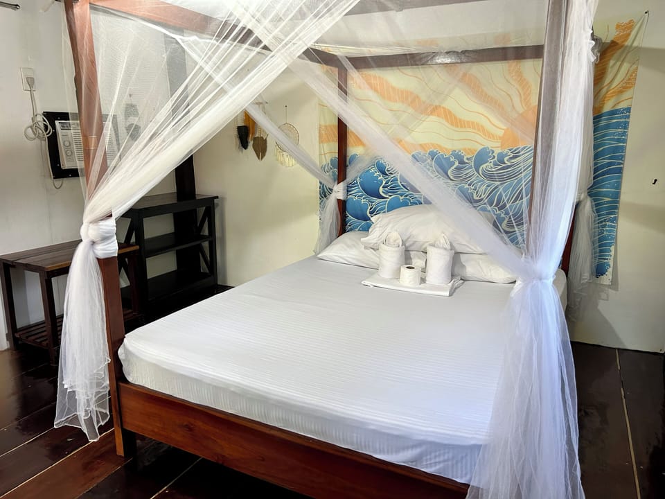 Nipa Hut, Shared Bathroom (Fan)
