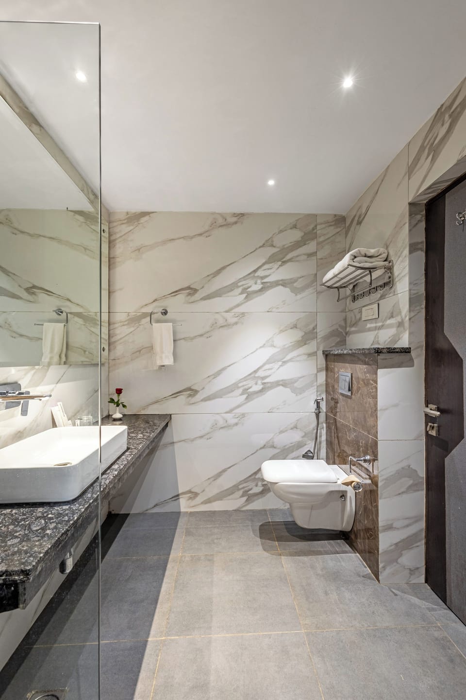 Classic Room | Bathroom | Shower, rainfall showerhead, towels, soap