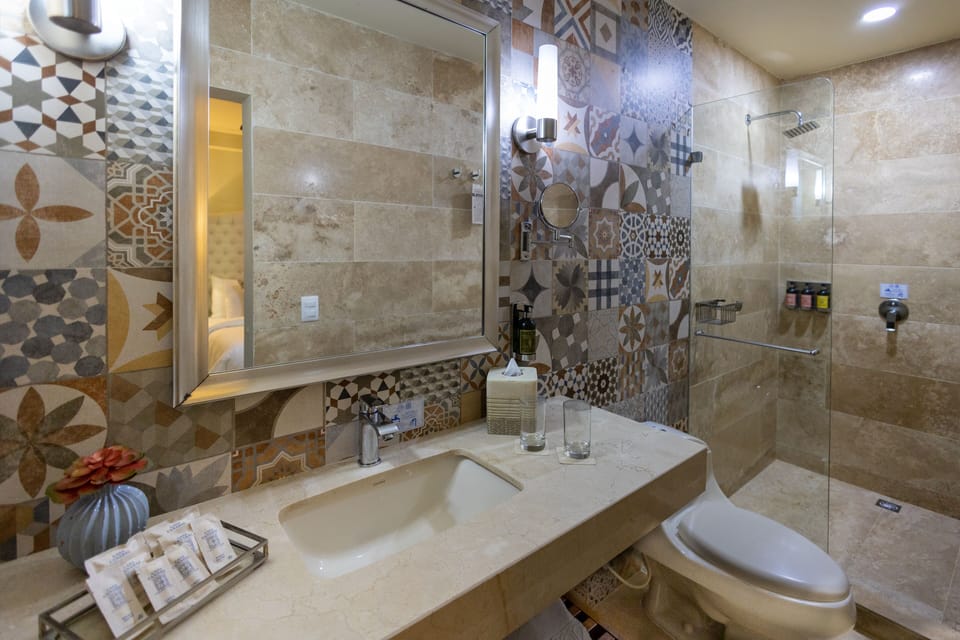 Classic Room | Premium bedding, minibar, in-room safe, desk