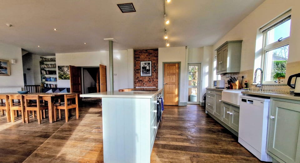 well equipped kitchen diner area