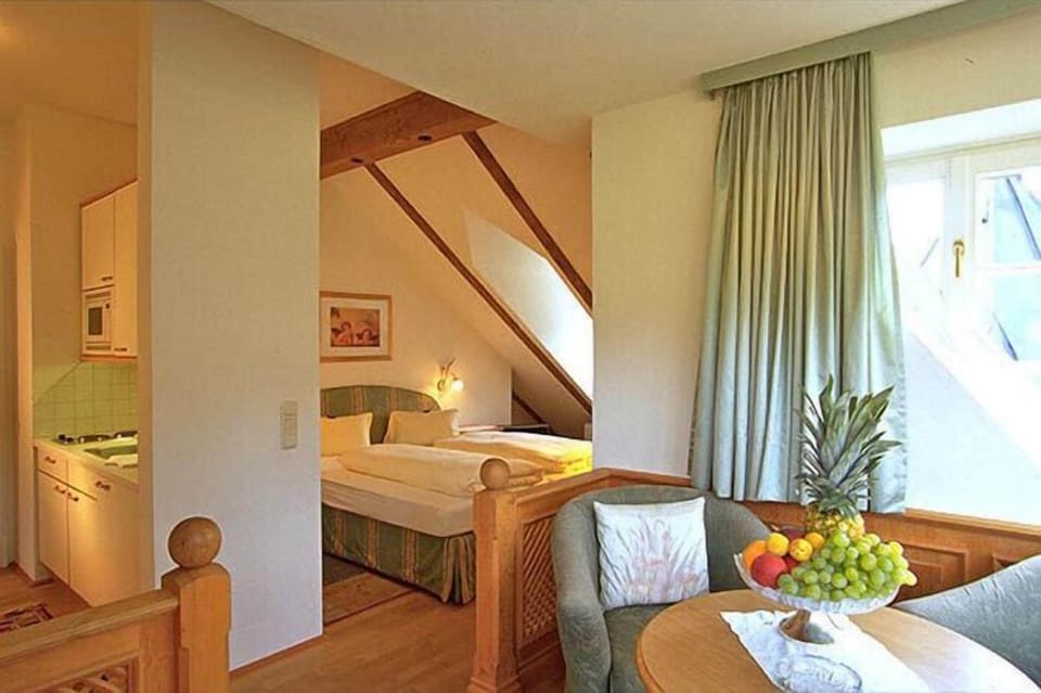 Minibar, in-room safe, iron/ironing board, free WiFi