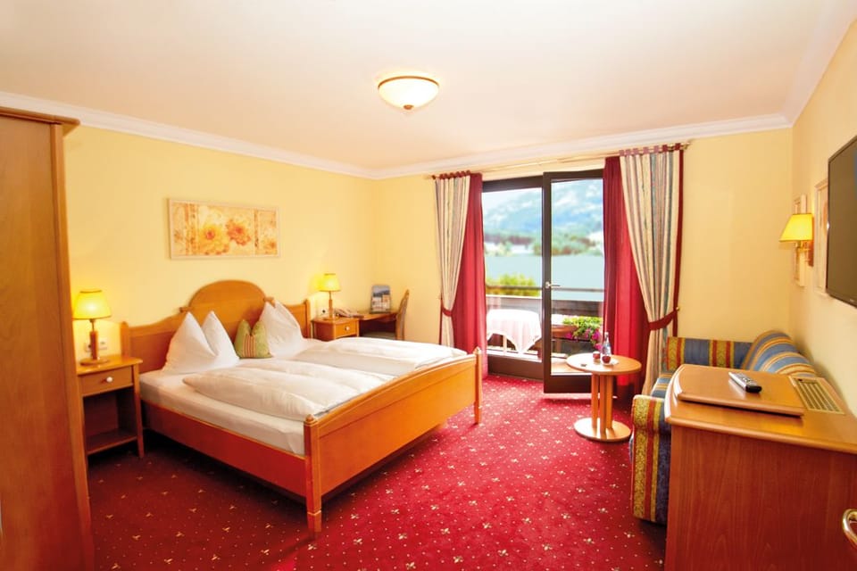 Double Room, Lake View (Fuschlsee) | Minibar, in-room safe, iron/ironing board, free WiFi
