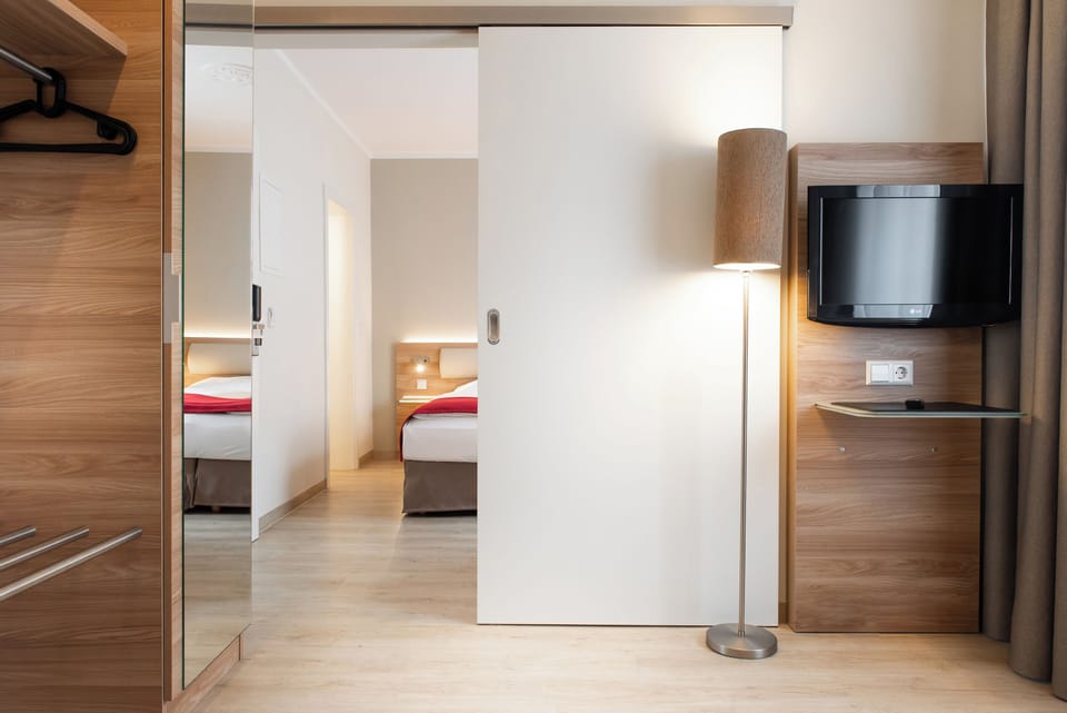 Deluxe Triple Room | Hypo-allergenic bedding, in-room safe, desk, laptop workspace