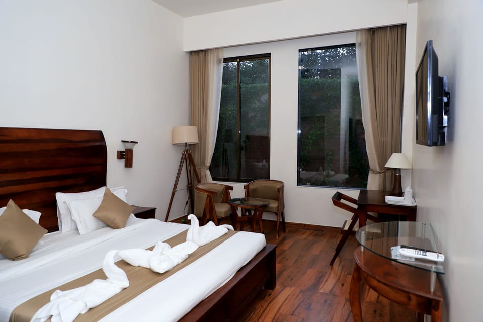 Deluxe Room | Blackout drapes, soundproofing, WiFi (free), bed sheets