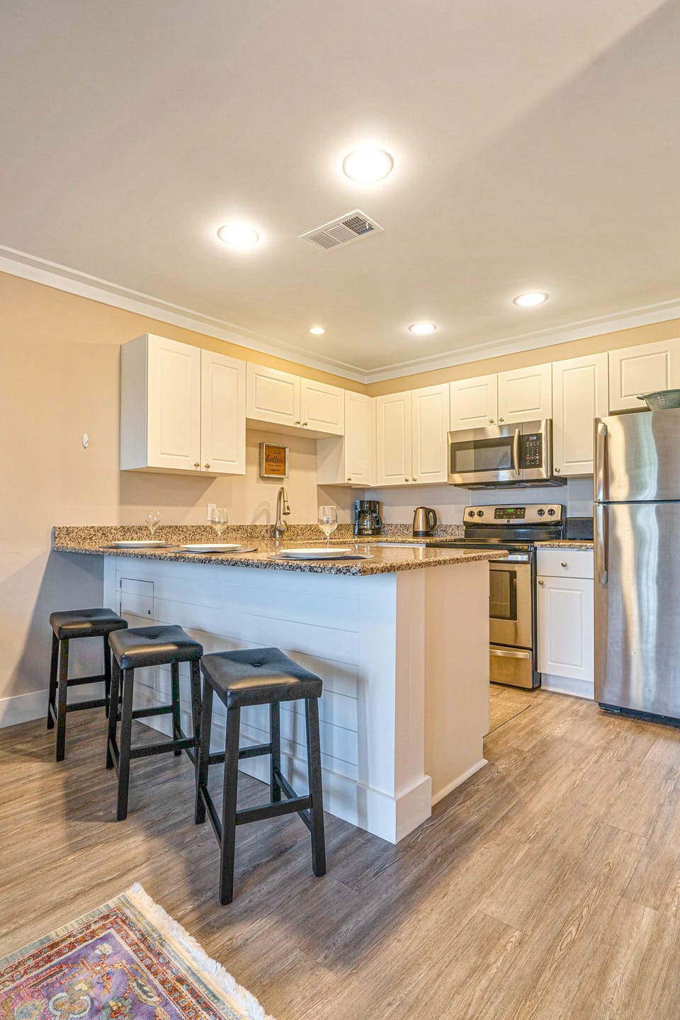 Fully stocked kitchen, to bring out the Chef in you, open to dining and living