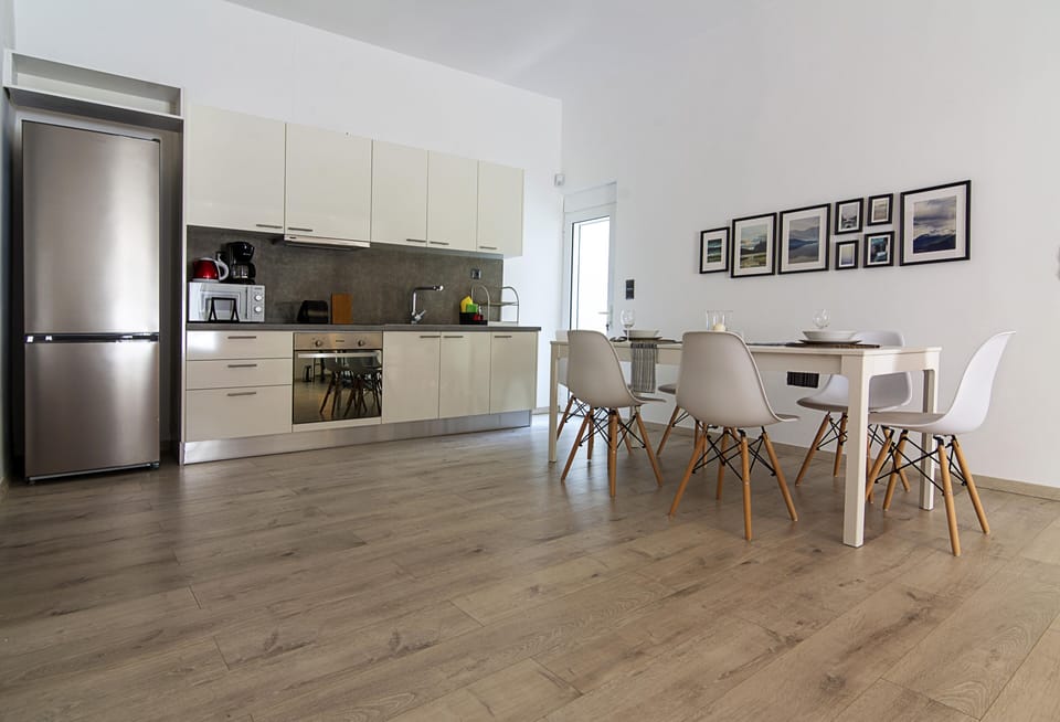 Standard Apartment | In-room dining