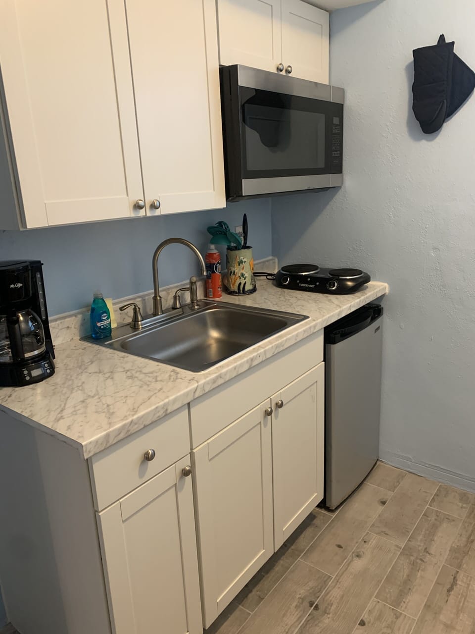 Kitchenette with microwave, small frig, coffee drip maker, hotplate, large sink