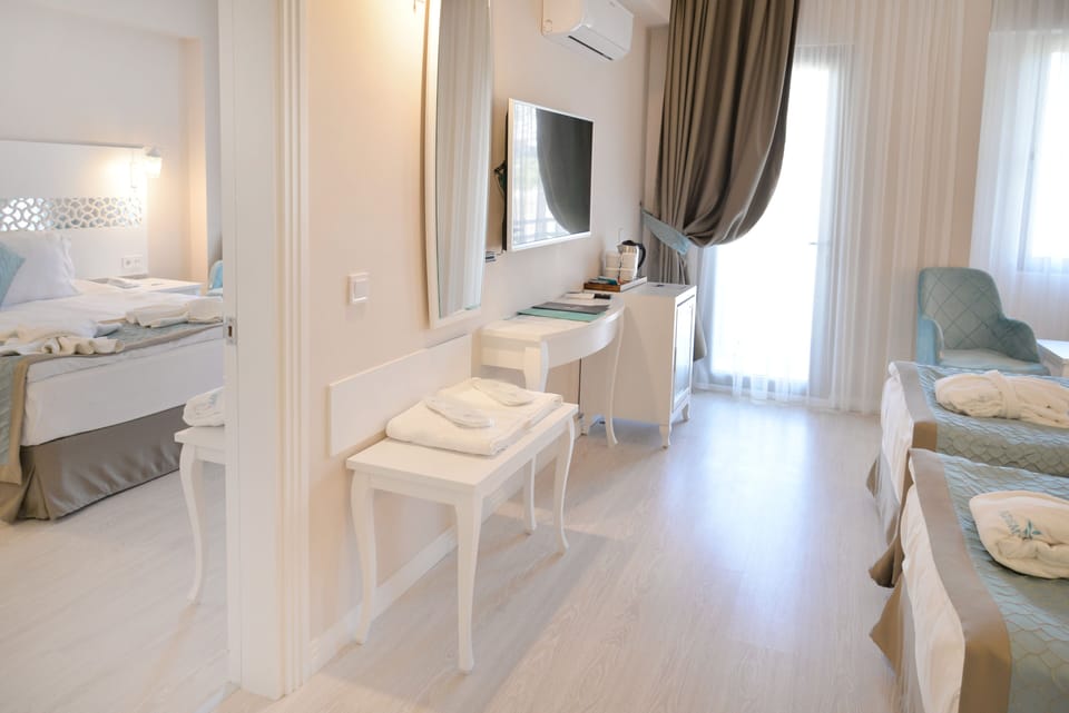 Family Room | Minibar, in-room safe, free WiFi, bed sheets
