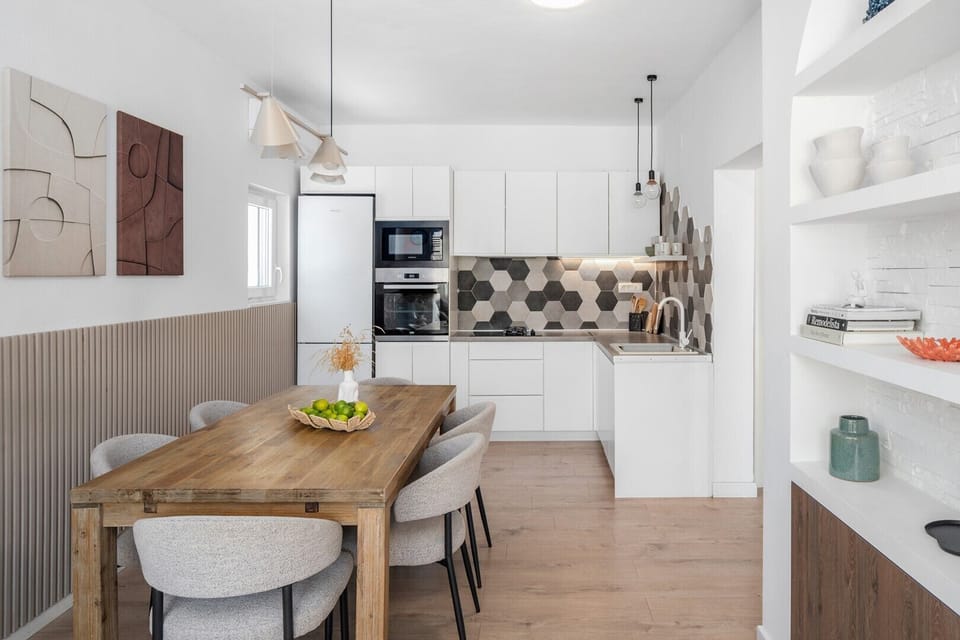 There is a fully equipped kitchen with all the needed appliances (a Microwave, a Toaster, a Kettle, )
