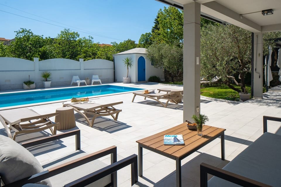 A perfect spot for a morning coffee or a glass of wine while looking at sunsets
