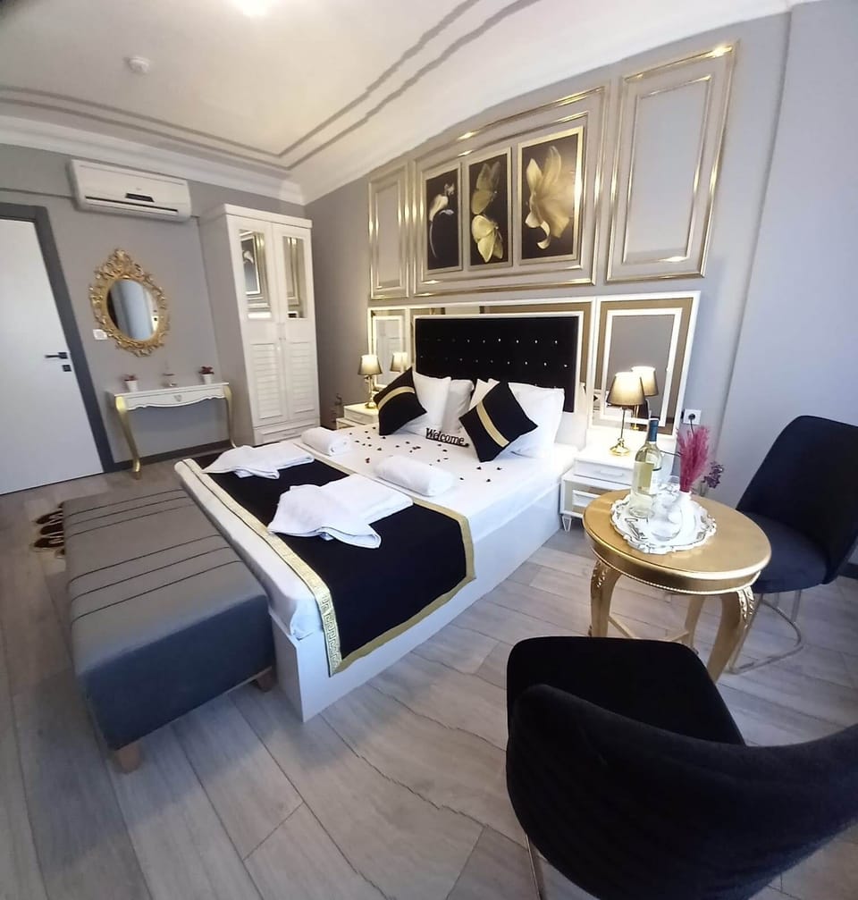 Junior Suite, 1 Bedroom, Refrigerator & Microwave, City View | Premium bedding, memory foam beds, individually furnished