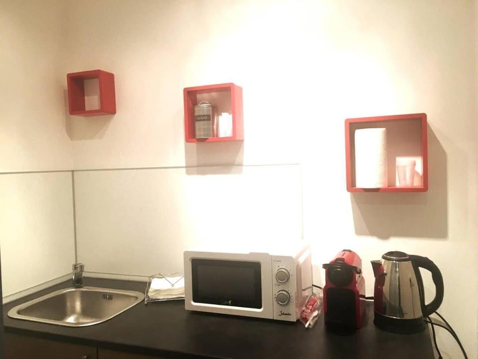 Espresso maker, electric kettle