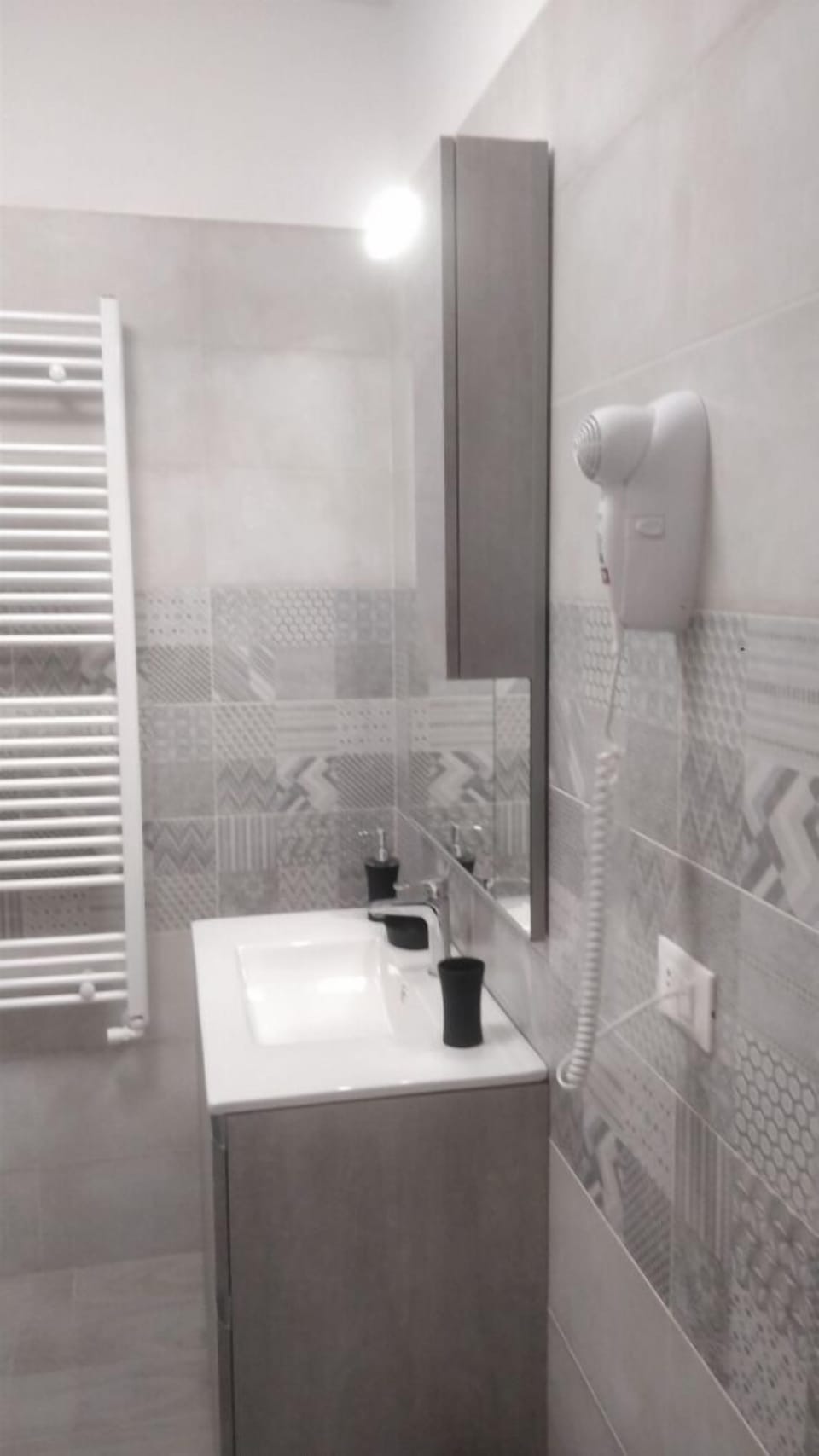 Double Room | Bathroom | Shower, rainfall showerhead, hair dryer, bidet