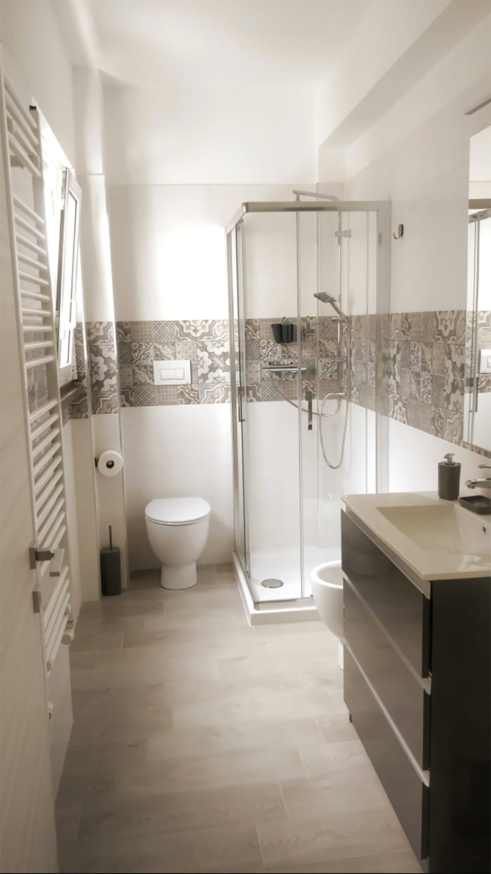Double Room | Bathroom | Shower, rainfall showerhead, hair dryer, bidet