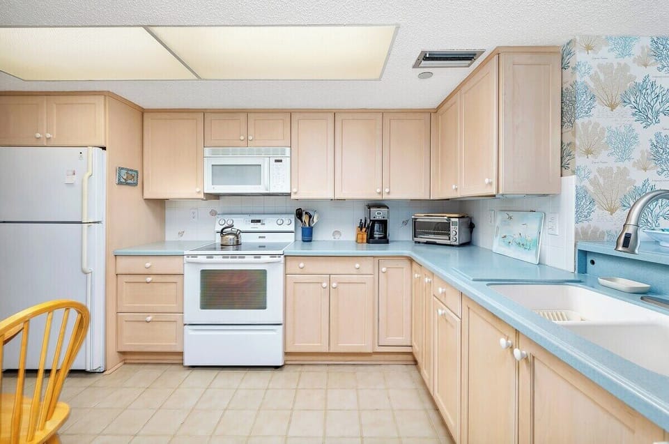North Breakers 411 - Kitchen