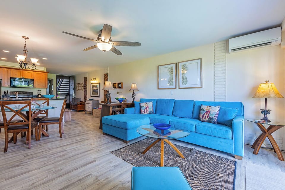 Bright airy living area with Hawaiian flare!