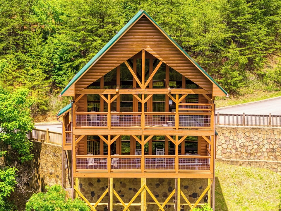 Overview of back of cabin