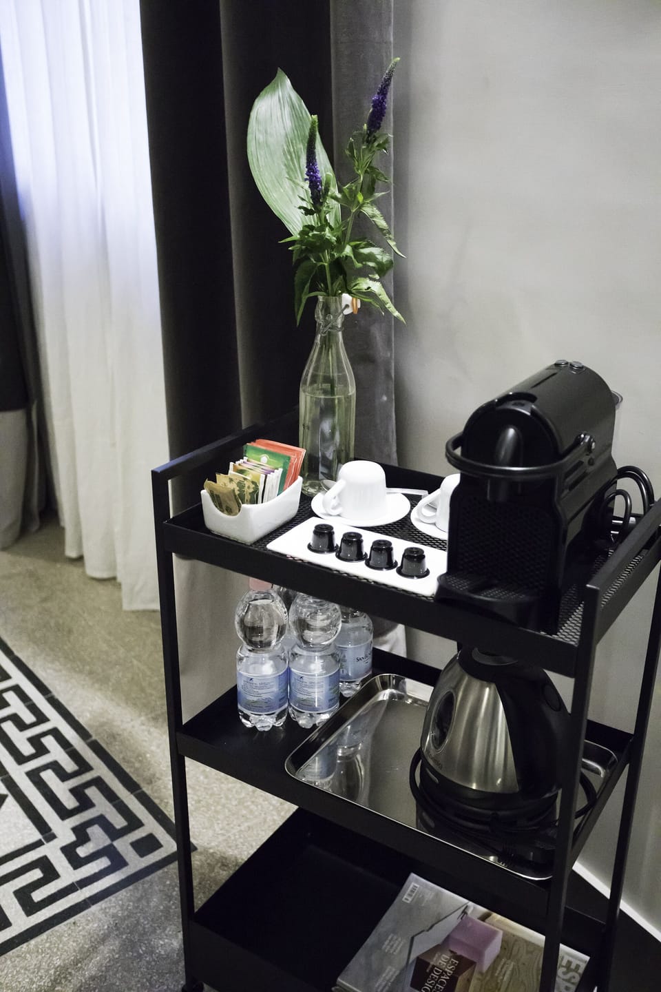 Luxury Quadruple Room (Manhattan) | Living area | Flat-screen TV, Netflix, streaming services