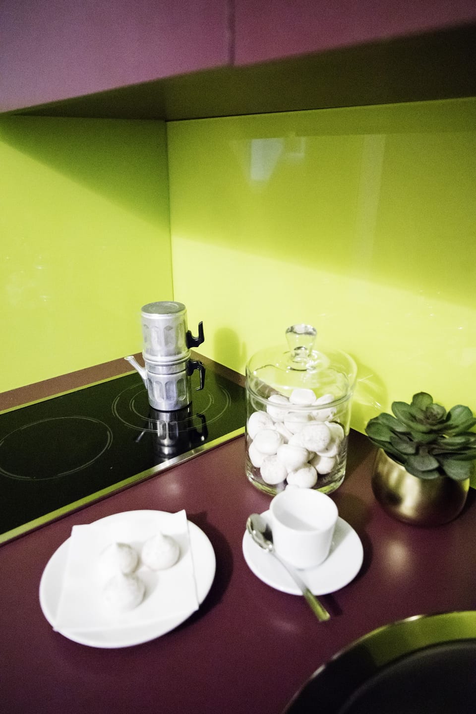 Luxury Quadruple Room (Manhattan) | Private kitchenette | Mini-fridge, coffee/tea maker, electric kettle, cleaning supplies