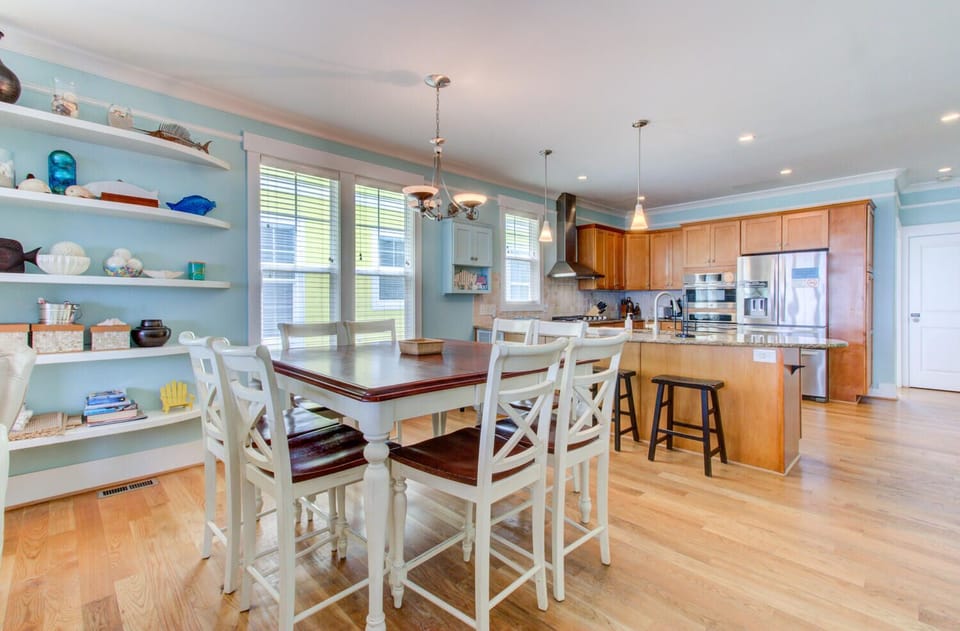 Ocean Kure-Dining Room and Kitchen