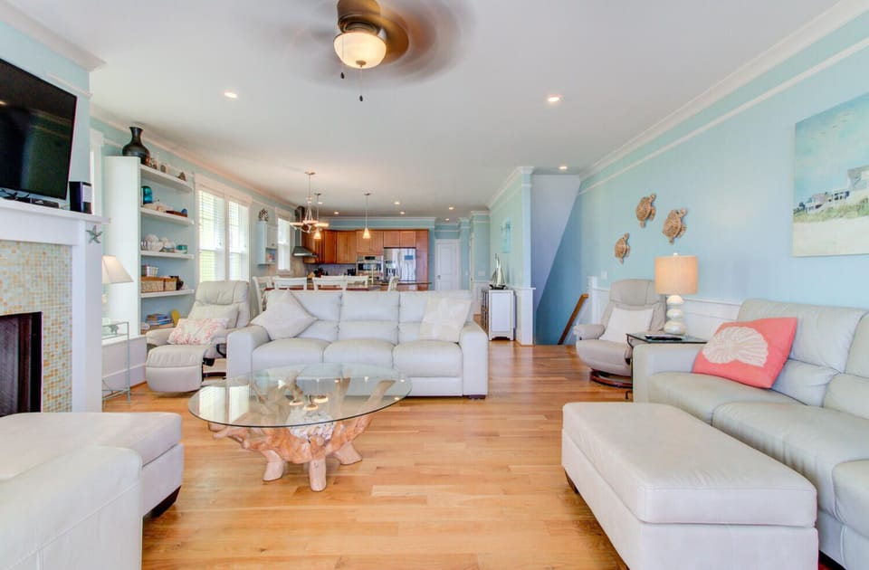 Ocean Kure-Living Room