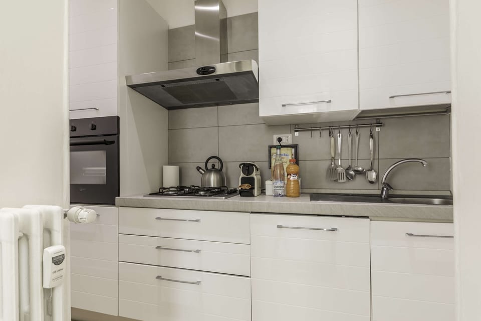 Apartment, 3 Bedrooms | Private kitchen | Full-size fridge, microwave, oven, stovetop