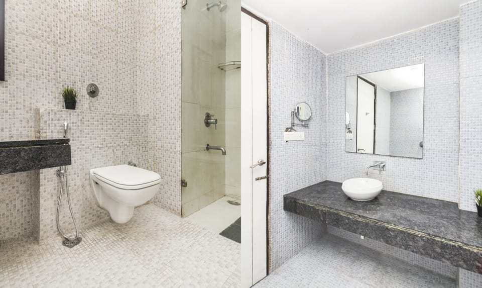 Deluxe Room | Bathroom | Shower, free toiletries, towels