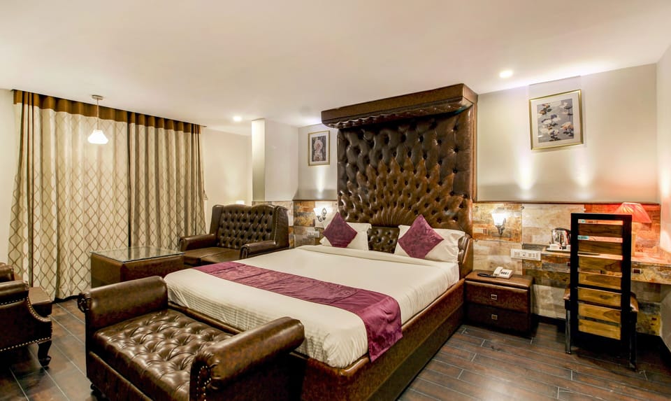 Deluxe Room | Iron/ironing board, free WiFi, bed sheets