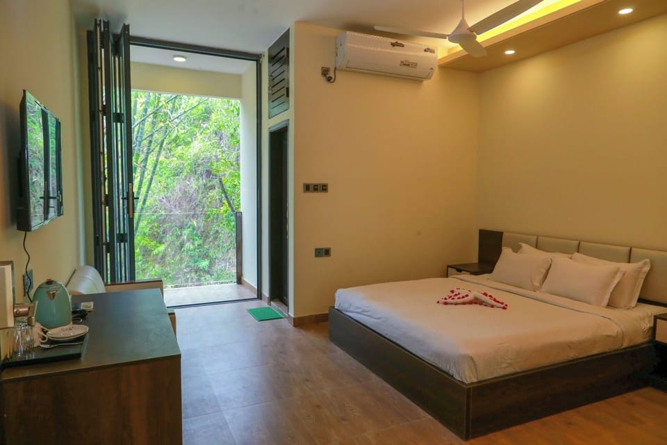 Superior Room, 1 Bedroom, Mountain View | Free WiFi, bed sheets