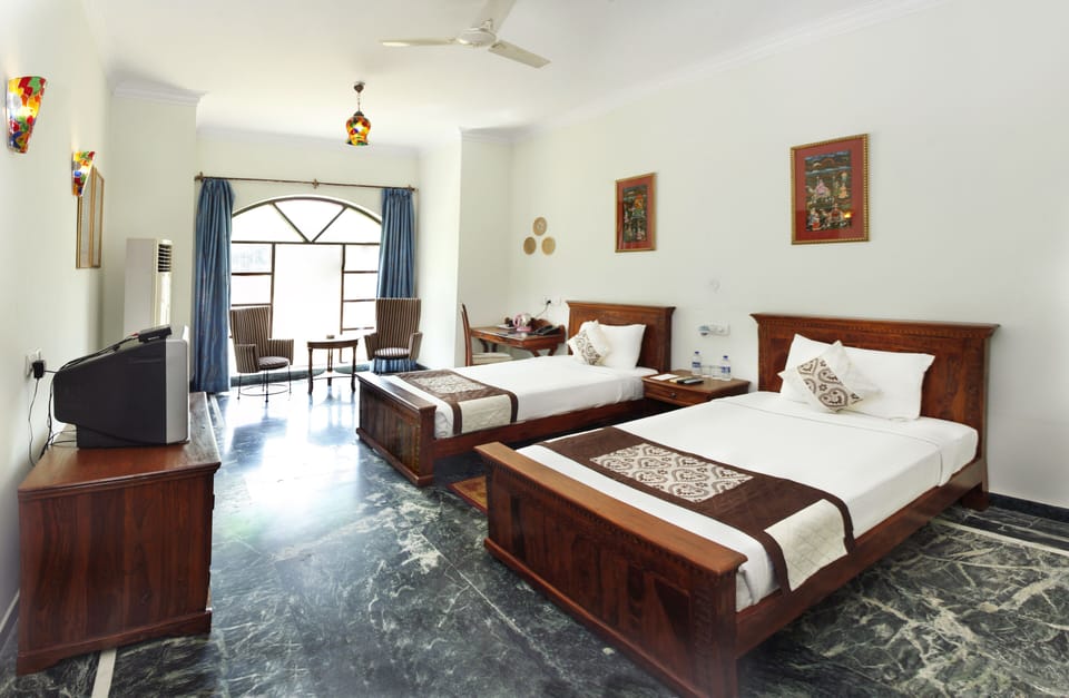 Deluxe Double Room | Minibar, individually decorated, individually furnished, free WiFi