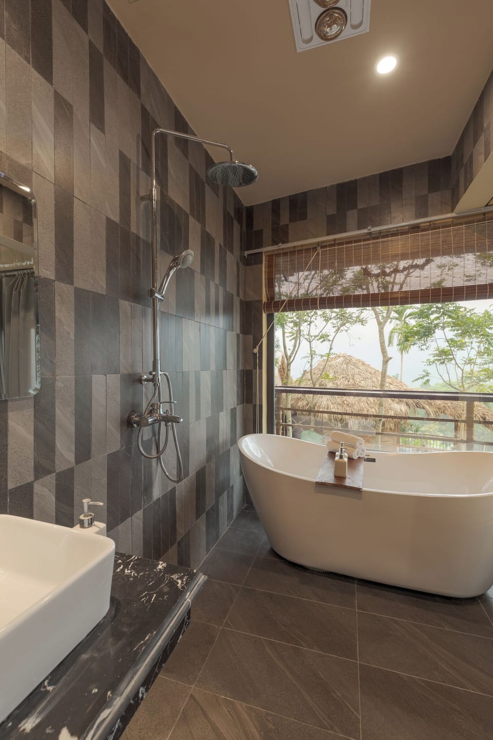 Suite, 1 Bedroom, Garden View | Deep soaking bathtub