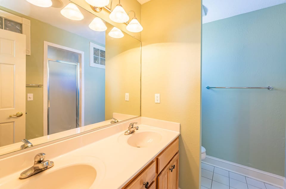 Upper Level En Suite