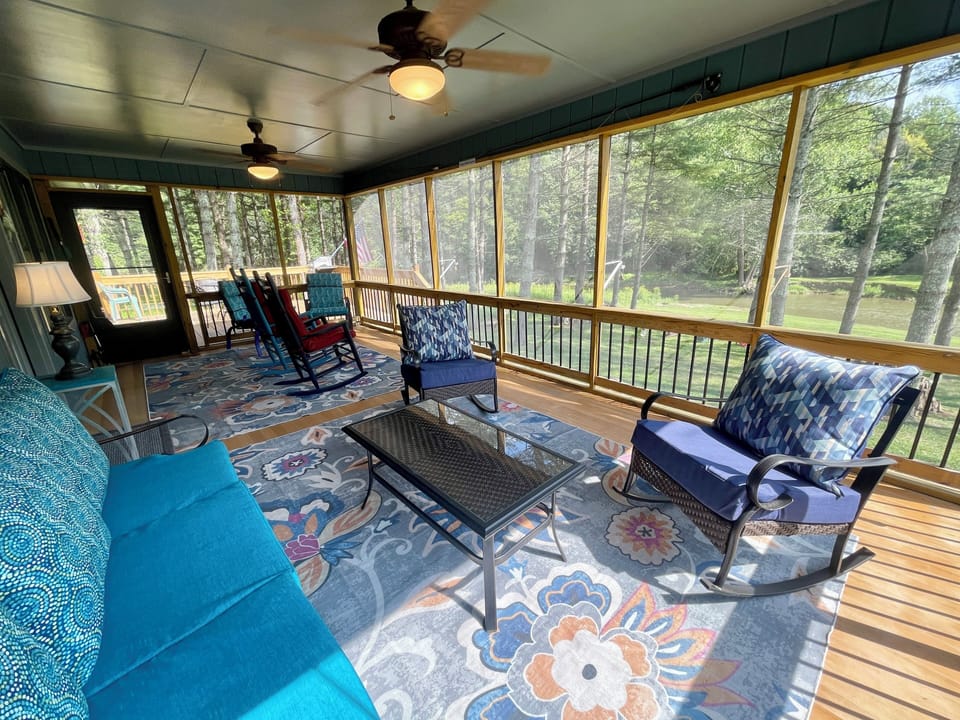 Screened Porch with Additional Seating