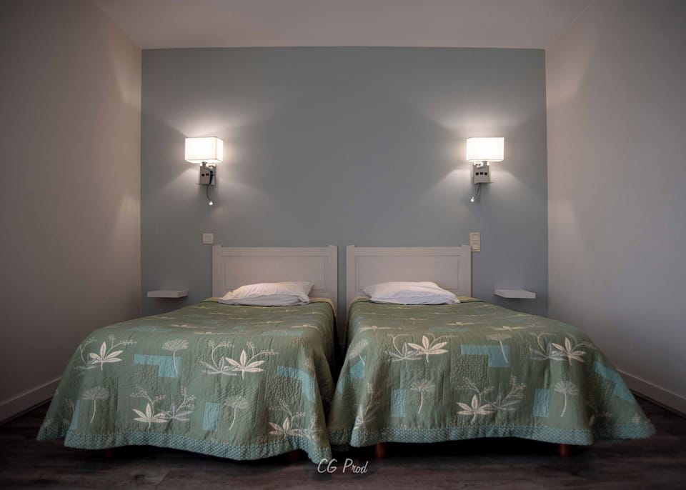 Twin Room | Minibar, soundproofing, free WiFi, bed sheets