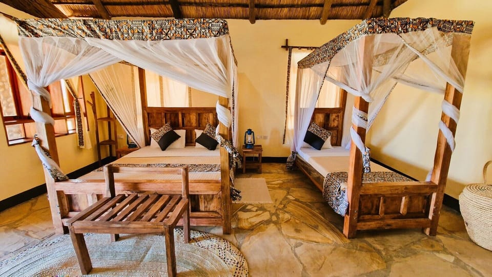 Comfort Room | In-room safe, laptop workspace, free WiFi, bed sheets