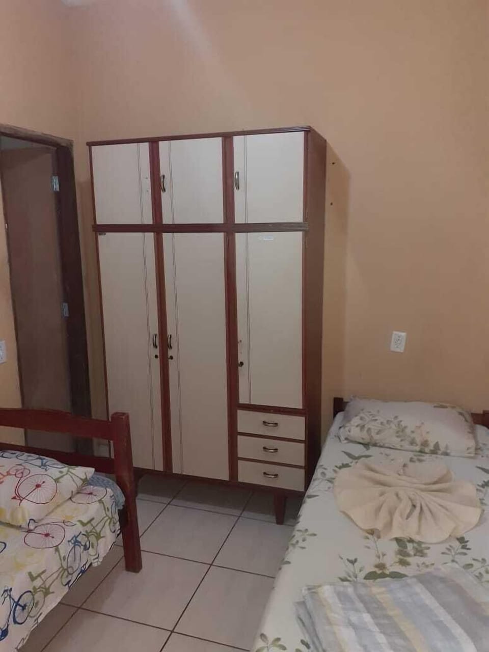 Standard Triple Room, 3 Twin Beds | Free WiFi, bed sheets