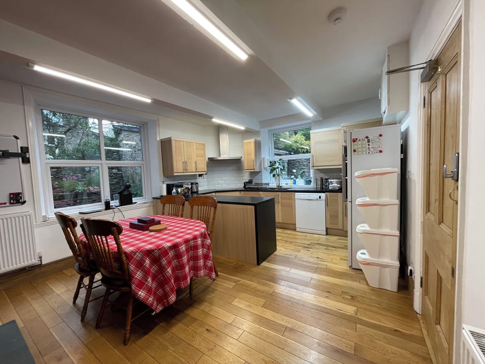 House, 6 Bedrooms | Private kitchen | Fridge, coffee/tea maker, electric kettle