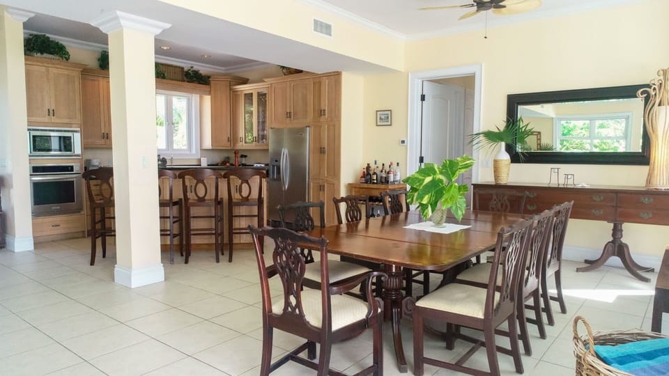 Easy access to open plan kitchen space