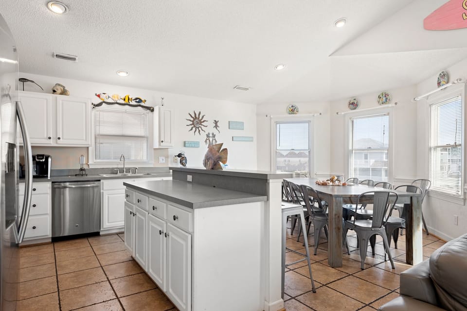 CS05: Per-SPECHT-tive | Top Level Dining Area and Kitchen