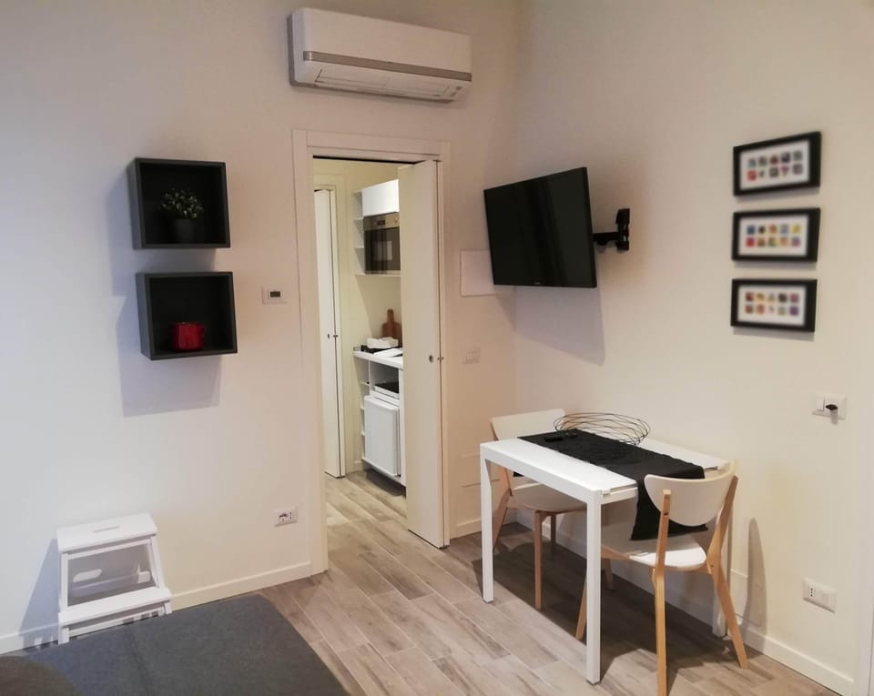 Apartment, 1 Bedroom | In-room dining