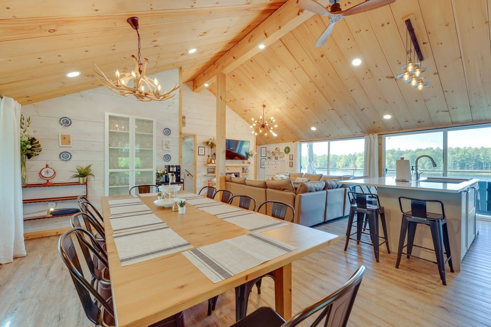 Dining Table | Dishware & Flatware Provided