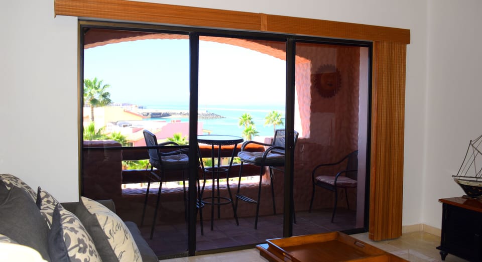 Great relaxing balcony with beautiful scenery