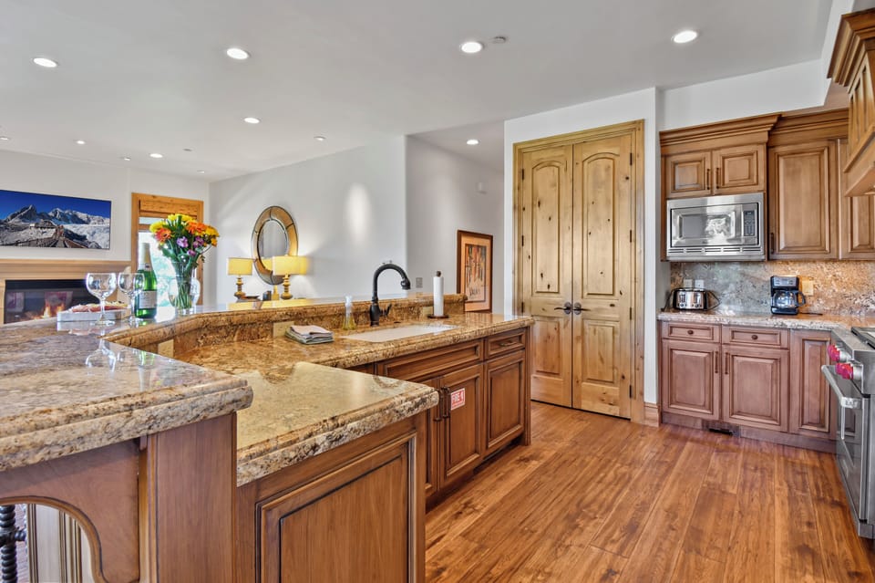 Spacious kitchen layout for entertaining with friends/family