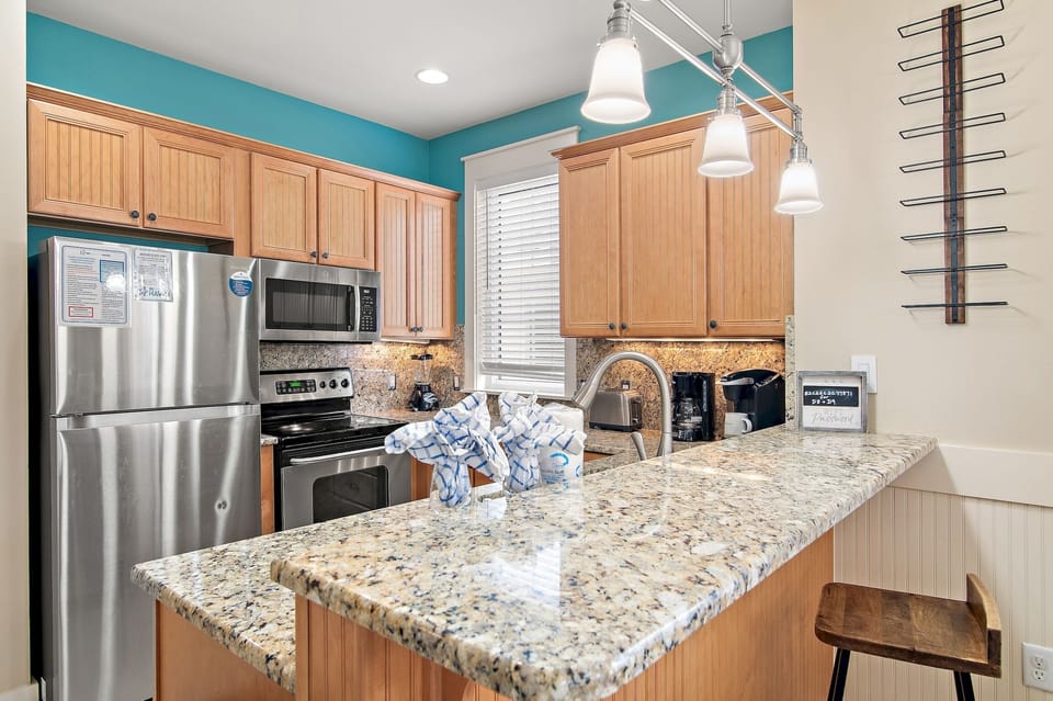 Breakfast Bar and Kitchen