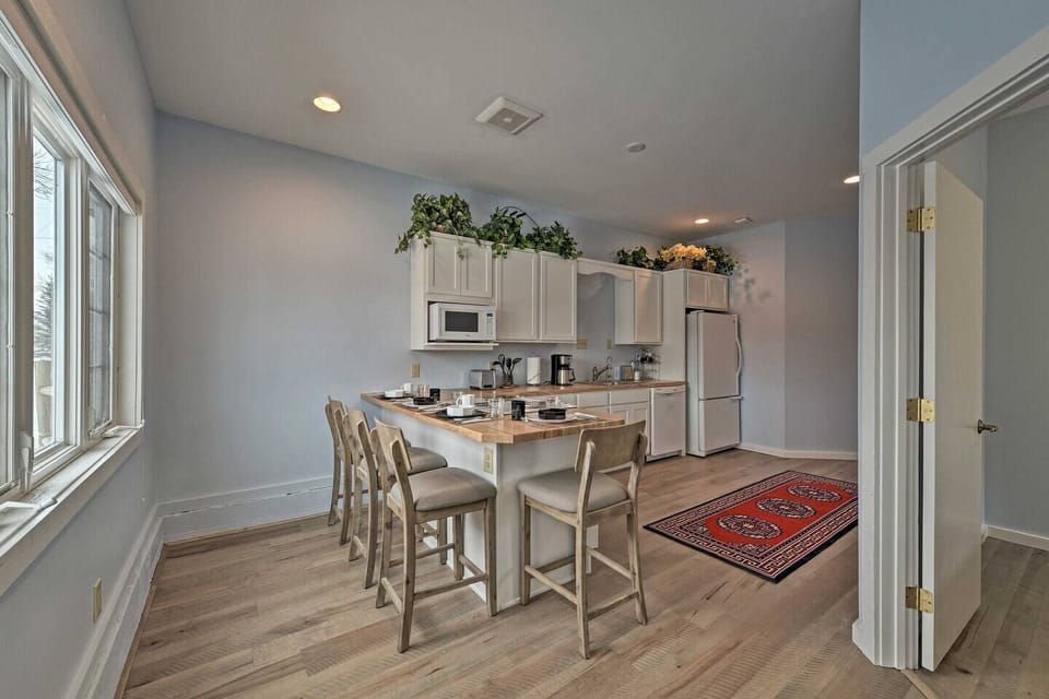 Perfect space to whip up a quick meal before heading out to Sinks Canyon or City Park.