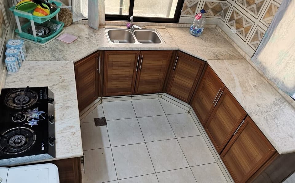 Comfort Apartment, Non Smoking, City View | Private kitchen | Cookware/dishes/utensils