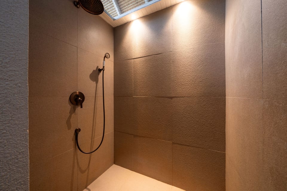 Superior Cottage, Balcony, Garden View (Free Minibar) | Bathroom shower