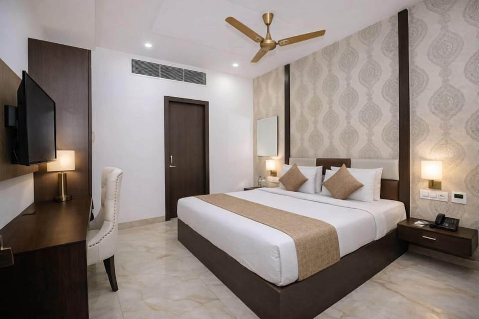 Deluxe Room, 1 Bedroom | Premium bedding, memory foam beds, laptop workspace, free WiFi