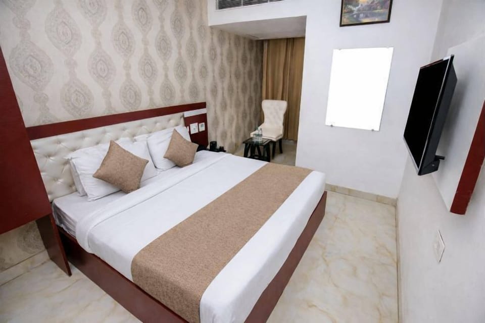 Deluxe Room, 1 Bedroom | Premium bedding, memory foam beds, laptop workspace, free WiFi