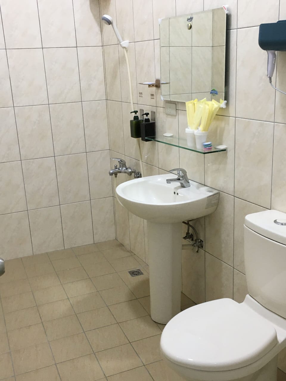 Comfort Room (2A) | Bathroom | Shower, rainfall showerhead, free toiletries, hair dryer